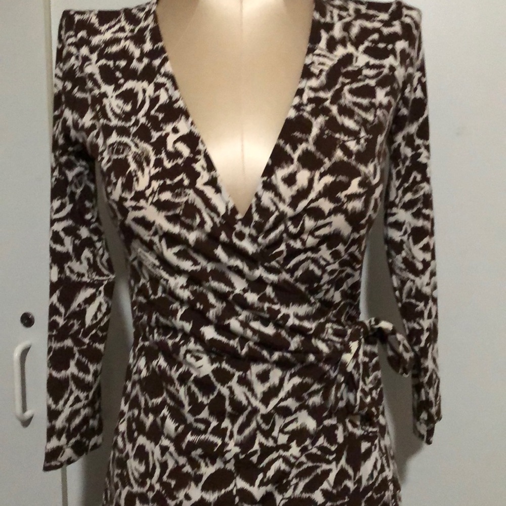 BCBGMAXAZRIA XS, Women’s brown wrap dress